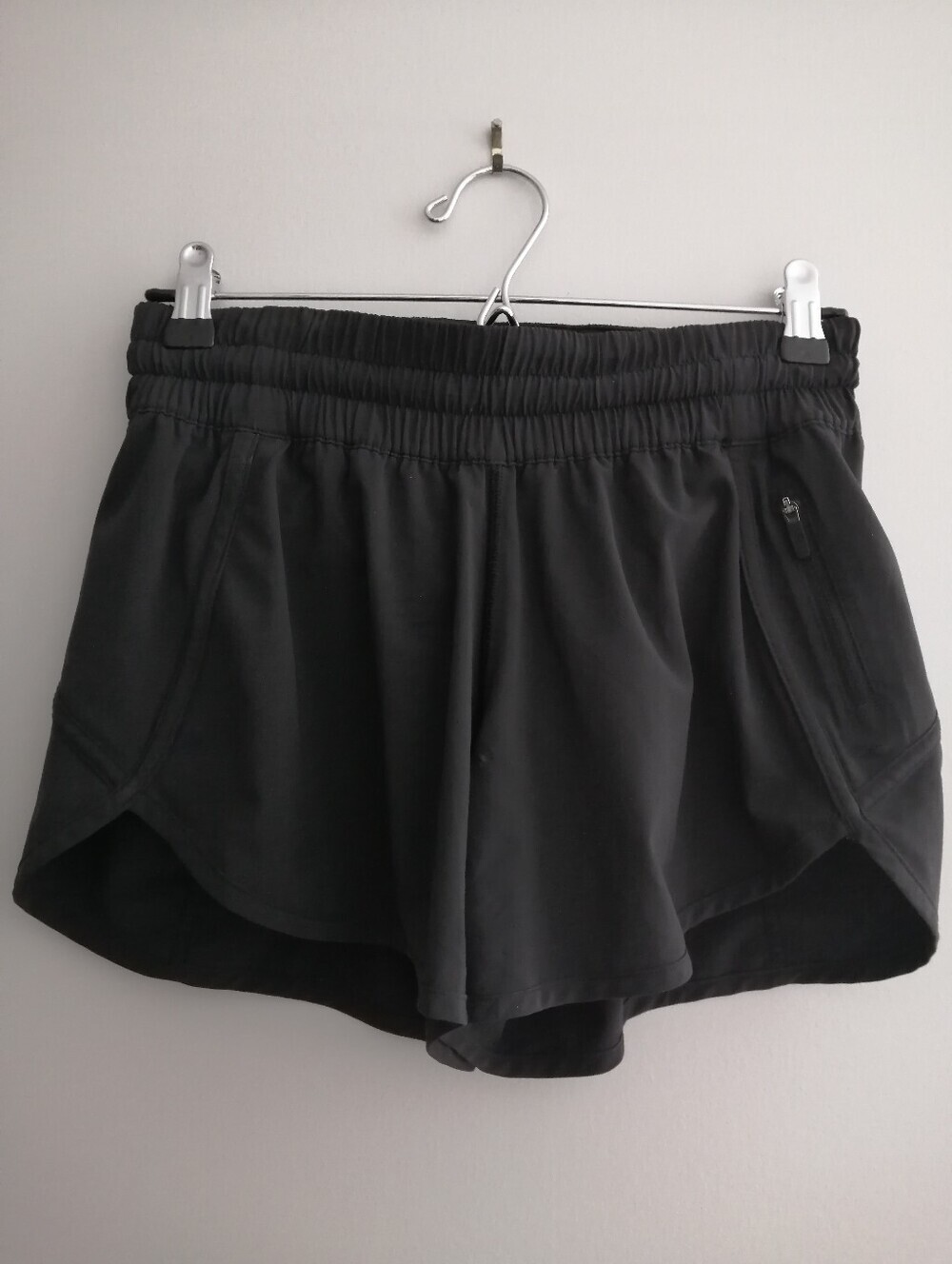 Lululemon Tracker Short V Black 4" with Built in Liner Shorts Size 6